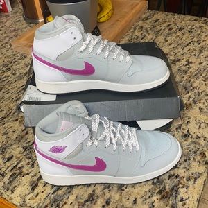 Air Jordan 1 retro high size 7.5 worn good condition.